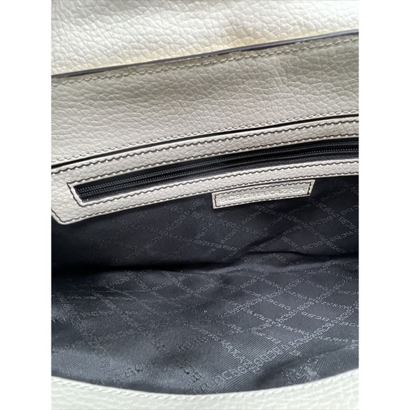 BCBG Cream Beige Purse Shoulder Bag Buckle Accent 3 Compartment Leather - Picture 12 of 16
